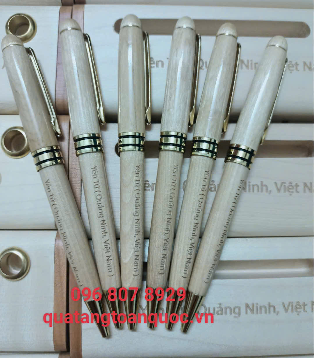 Bút gỗ khắc tên