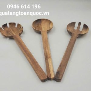 In logo lên thìa gỗ